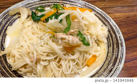 ツナと野菜の具だくさんそうめんチャンプルー ツナと野菜の具だくさんそうめんチャンプルー 141043848