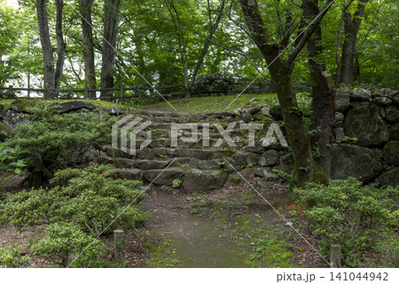 初夏の小諸城内の風景 懐古園 長野県・小諸市 初夏の小諸城内の風景 懐古園 長野県・小諸市 141044942
