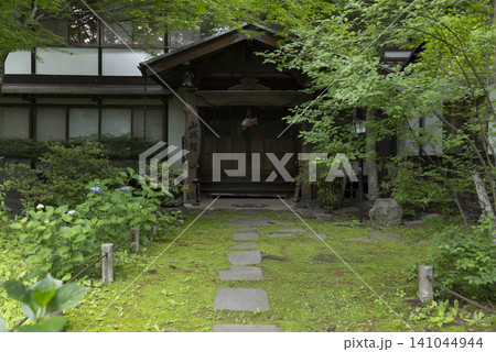初夏の小諸城内の風景　懐古園　長野県・小諸市 141044944