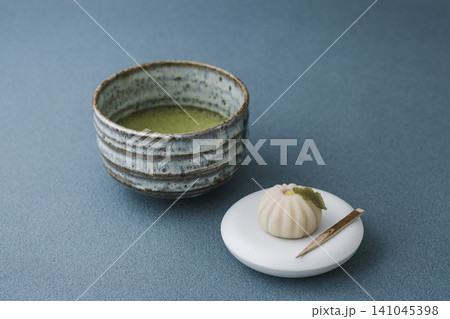 和菓子と抹茶 和菓子と抹茶 141045398