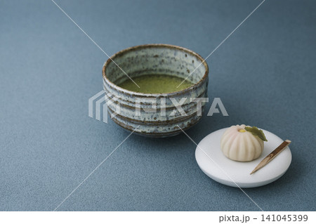 和菓子と抹茶 和菓子と抹茶 141045399