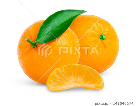 Fresh clementine, tangerine or mandarin with green leaf and slice of clementine isolated, clipping path. 141046574