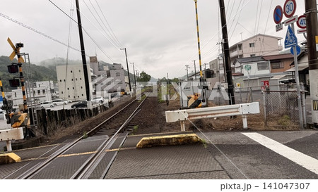踏切から見た線路 踏切から見た線路 141047307