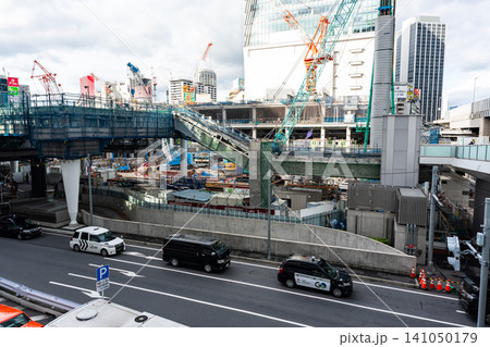 東急プラザ渋谷から見た東側の工事現場 JR渋谷駅前の建設現場 東京都渋谷区道玄坂 東急プラザ渋谷から見た東側の工事現場 JR渋谷駅前の建設現場 東京都渋谷区道玄坂 141050179