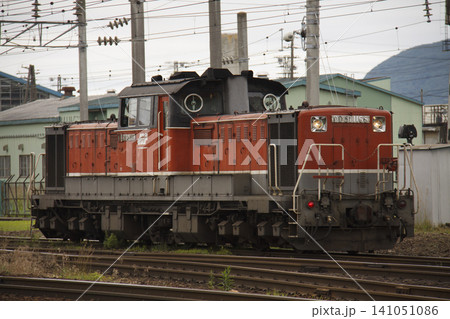 【運転手について厳選ロゴぼかし】JR五稜郭駅構内で動く機関車や列車 2011年撮影 【運転手について厳選ロゴぼかし】JR五稜郭駅構内で動く機関車や列車 2011年撮影 141051086