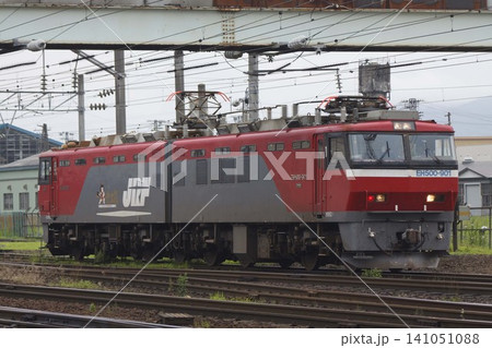【運転手について厳選ロゴぼかし】JR五稜郭駅構内で動く機関車や列車 2011年撮影 【運転手について厳選ロゴぼかし】JR五稜郭駅構内で動く機関車や列車 2011年撮影 141051088