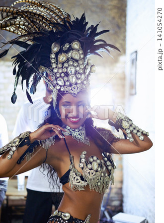 Dancer, samba and performance with celebration, smile and makeup for concert or party. Brazilian woman, festival and feather for culture, talent and creative artist for rio de janeiro carnival event 141054270