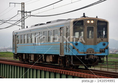 予讃線を走るキハ54型単行列車 予讃線を走るキハ54型単行列車 141054991