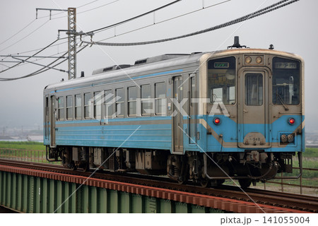 予讃線を走るキハ54型単行列車 予讃線を走るキハ54型単行列車 141055004