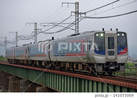 予讃線を走るN2000系特急宇和海4号 予讃線を走るN2000系特急宇和海4号 141055009