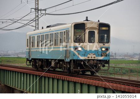 予讃線を走るキハ32型単行列車 141055014