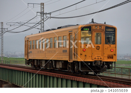 予讃線を走るキハ54型単行列車(しまんトロッコ) 予讃線を走るキハ54型単行列車(しまんトロッコ) 141055039