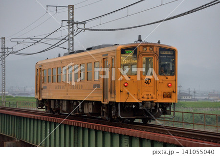 予讃線を走るキハ54型単行列車（しまんトロッコ） 141055040