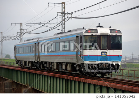 予讃線を走るキハ185系普通列車2両 予讃線を走るキハ185系普通列車2両 141055042