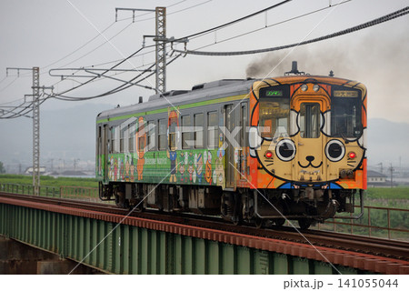 予讃線を走るキハ54型単行列車(おさんぽなんよ) 予讃線を走るキハ54型単行列車(おさんぽなんよ) 141055044