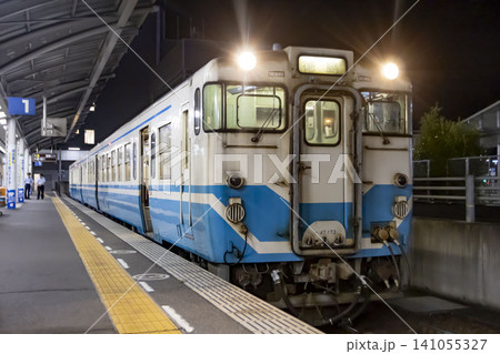 高松駅に停車中のキハ40 高松駅に停車中のキハ40 141055327
