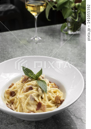 spaghetti carbonara creamy pasta with bacon and chesse on restaurant table spaghetti carbonara creamy pasta with bacon and chesse on restaurant table 141055392