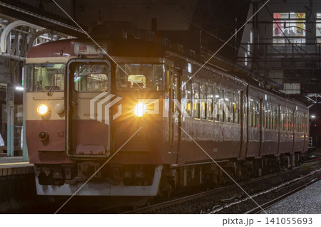 えちごトキめき鉄道の夜行急行列車 えちごトキめき鉄道の夜行急行列車 141055693