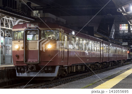 えちごトキめき鉄道の夜行急行列車 えちごトキめき鉄道の夜行急行列車 141055695