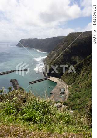 名古の展望台から眺める八丈島の海 141056518