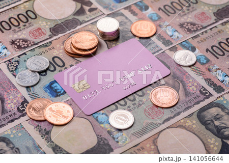 A credit card for contactless cashless payments via a terminal or online. A credit card A credit card for contactless cashless payments via a terminal or online. A credit card 141056644