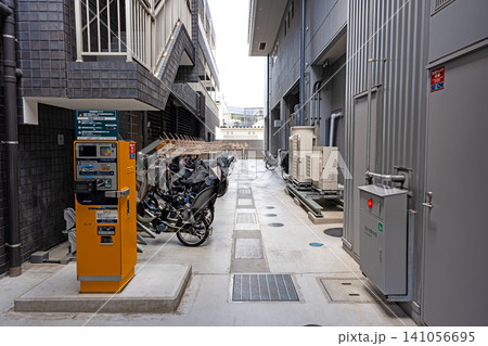 フォレストスクエア仙川 ワンズテラス仙川店 駐輪場 春晴れ 東京都調布市仙川町 フォレストスクエア仙川 ワンズテラス仙川店 駐輪場 春晴れ 東京都調布市仙川町 141056695