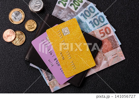A credit card for contactless cashless payments via a terminal or online. A credit card 141056727