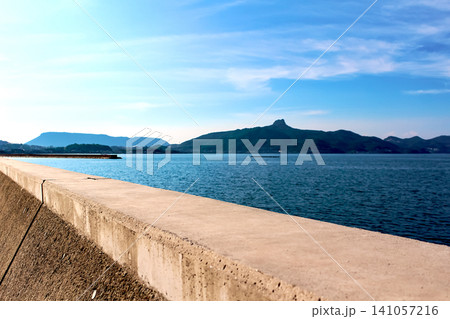 【香川】夏の志度 さぬき市役所裏の志度湾の景色 【香川】夏の志度 さぬき市役所裏の志度湾の景色 141057216