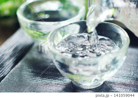 注がれる日本酒 注がれる日本酒 141059044