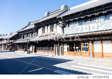 【小江戸川越】早朝のレトロな蔵造りの町並み 【小江戸川越】早朝のレトロな蔵造りの町並み 141061656