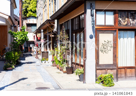 【小江戸川越】早朝のレトロな蔵造りの町並み 【小江戸川越】早朝のレトロな蔵造りの町並み 141061843