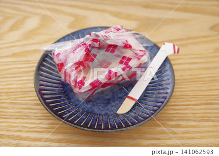 美味しそうな山梨銘菓の信玄餅 美味しそうな山梨銘菓の信玄餅 141062593