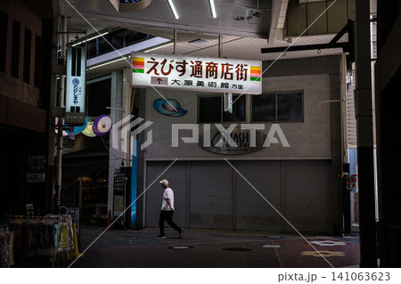 岡山県倉敷えびす通商店街えびす通り微光の刻 岡山県倉敷えびす通商店街えびす通り微光の刻 141063623