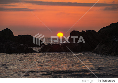 夕日　釜磯　砂浜 141063639