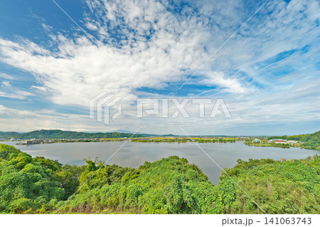 【出雲山展望台より東郷湖】 鳥取県東伯郡湯梨浜町大字宮内 【出雲山展望台より東郷湖】 鳥取県東伯郡湯梨浜町大字宮内 141063743
