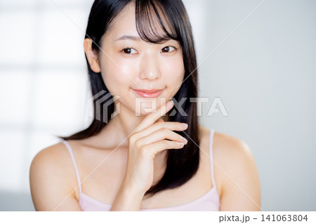若い女性のスキンケア 若い女性のスキンケア 141063804