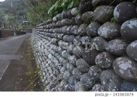 八丈島の歴史を伝える大里の玉石垣 八丈島の歴史を伝える大里の玉石垣 141063874