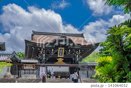 【#京都】青空に映える大谷本廟の山門 【#京都】青空に映える大谷本廟の山門 141064032