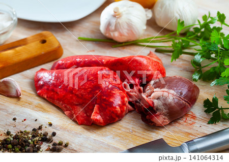 Raw lamb lungs and heart Raw lamb lungs and heart 141064314