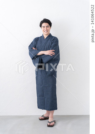 浴衣を着た男性 浴衣を着た男性 141064522