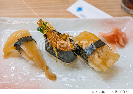 【#寿司】サメのお寿司三種類とフカヒレの盛り合わせ 【#寿司】サメのお寿司三種類とフカヒレの盛り合わせ 141064570