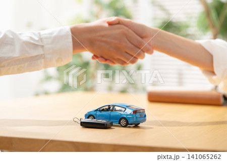 車の契約 車の契約 141065262