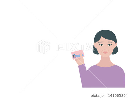 マイナンバーカードを持つ中年女性のベクターイラスト素材 141065894