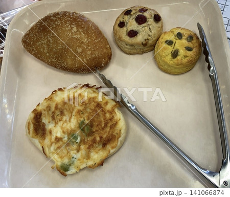 パン屋さんのパン~カレーパン・マフィン・カレーパン パン屋さんのパン~カレーパン・マフィン・カレーパン 141066874