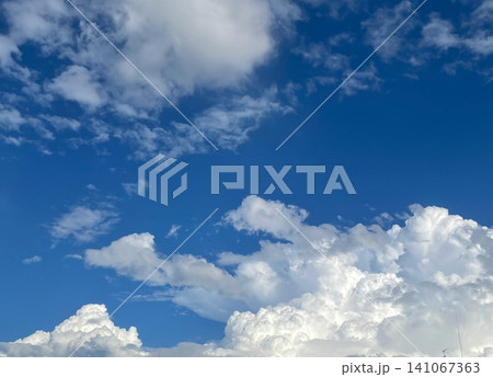 青空と白い雲 青空と白い雲 141067363
