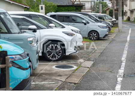 道路沿いの宅地の一部を利用した駐車場 道路沿いの宅地の一部を利用した駐車場 141067677
