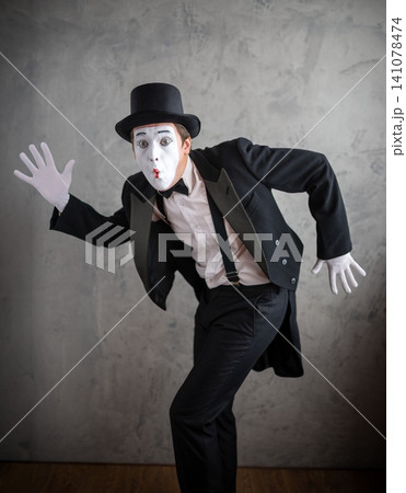 Mime actor in dynamic running pose with an astonished expression Mime actor in dynamic running pose with an astonished expression 141078474