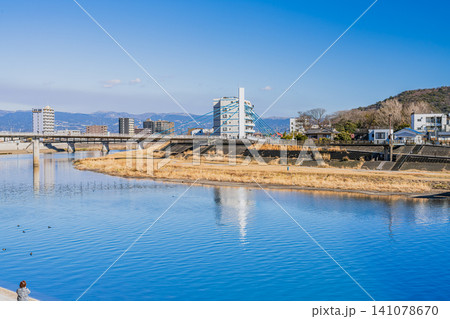 沼津市の街並みと狩野川の風景(静岡県) 沼津市の街並みと狩野川の風景(静岡県) 141078670