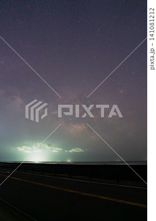 御前崎市の灯台周辺から見る星空(静岡県) 御前崎市の灯台周辺から見る星空(静岡県) 141081212