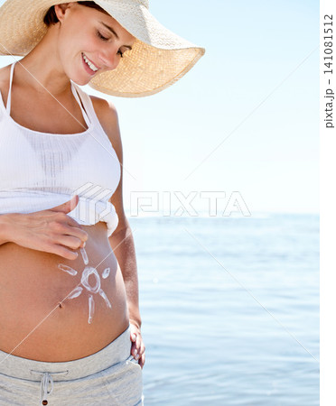 Pregnant woman, mom and sun drawing on belly with sunscreen, protection and summer at beach. Sea, travel and happy mother, health and wellness with skincare, vacation and sunblock for moisturizer 141081512